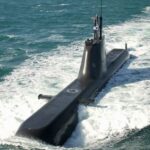 韓国海軍、最新鋭214級(1800t)潜水艦。日本海で故障しタグボートに引かれて帰港