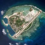 南シナ海で中国の大量の船が集結し違法建造物を作る　フィリピン困惑