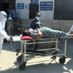 インドが地獄！1日40万人感染！病院求め彷徨い歩き路上で力尽きる死者続出。医療用酸素不足