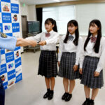 【速報】美人女子高生３人が高齢者を助け表彰状！！！