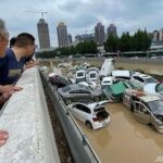 【中国】洪水でトンネルで大量の車が水没 死者多数か  [329614872]
