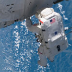 ISS宇宙ステーションから自由に飛び交う100機のUFOを撮影（動画あり）  [144189134]
