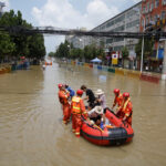 中国　水害が起きた地域でコロナ発生　「救助を待つ状態でどう防疫すればいいんだ」  [448218991]