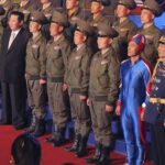 青いスーツを纏った金正恩直轄の特殊工作員、キャプテンＤＰＲＫ（北朝鮮）。世界デビューする  [561344745]