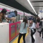 【動画】京王線のジョーカー、犯行後に電車内で勝利の一服  [828293379]