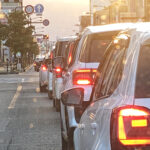 コンビニ前の歩道で一時停止しない車カス「止まると追突される」←路上教習で追突されたことあるの？  [866556825]