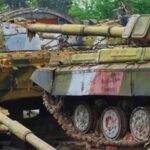ロシア軍の戦車部隊、道路に立ち塞がった「ウクライナ市民達の壁」を轢き殺せず😨２  [422186189]