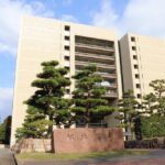 ロリコンやホモに負けてたまるか！佐賀市の小学生教諭が50代女性のパンツを盗撮して逮捕  [632443795]