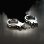 路上で三歳女児の腕をつかみ「子供の命が奪われたくなければ全財産寄越せ」と母親を脅迫し逮捕  [448218991]