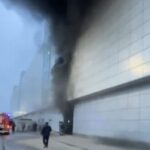 モスクワの巨大ショッピングセンターが燃える、善良なテロリスト達はようやっとる  [839071744]
