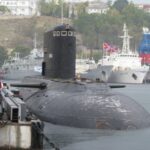 ロシア海軍で最古の潜水艦、アルローサが前線復帰。窓もついてて威圧感がすごいと話題に  [839071744]