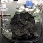 隕石から遺伝子の核酸塩基すべてを検出 生命誕生に関与か  [135853815]