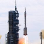 中国　有人宇宙船打ち上げ成功  [448218991]