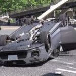 名古屋の大須（だいす）の交差点で車カスが衝突横転。  [866556825]