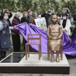 慰安婦像ついに名古屋で公開！抗議したりすると警備に放り出されるから像の前でゲラゲラ笑うとかどう？  [866556825]
