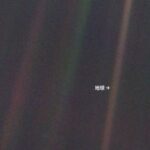 184億kmの距離からボイジャー1号が地球を撮影した画像  [659060378]